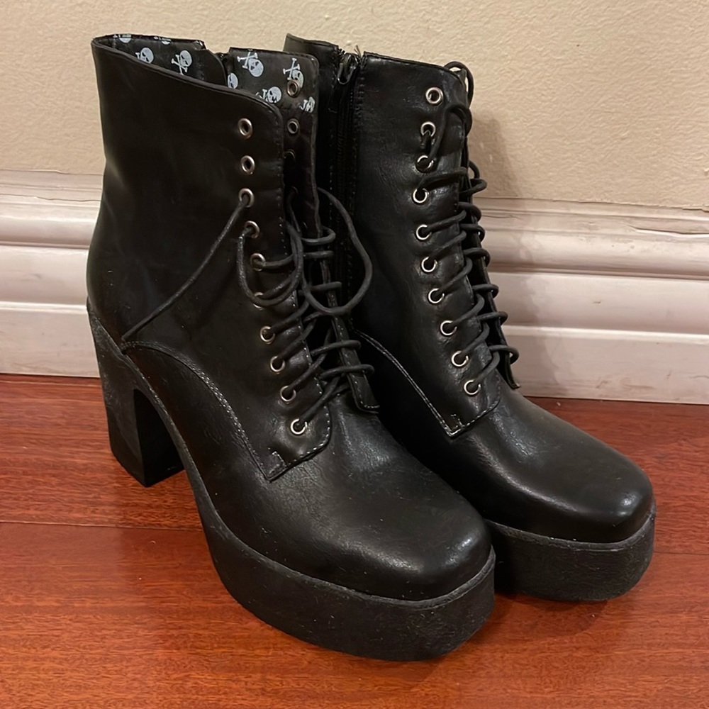 Lamoda black platform lace up boot with side zippers
